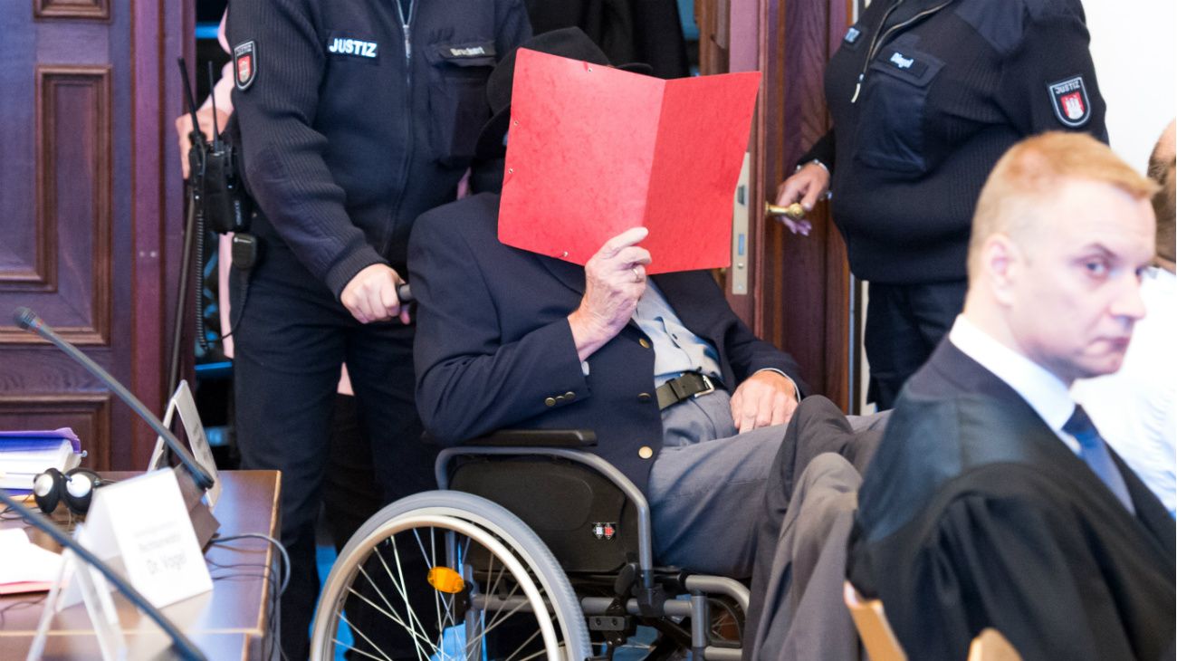 Bruno Dey, de 93 años, en el juicio que se realiza en Hamburgo, Alemania