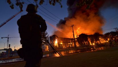 El lunes 21 de octubre continuaron las violentas protestas en las principales ciudades de Chile.