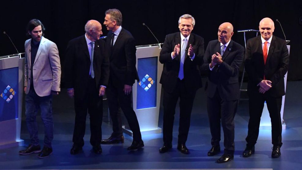 despedida de los candidatos en el escenario del debate 20191020