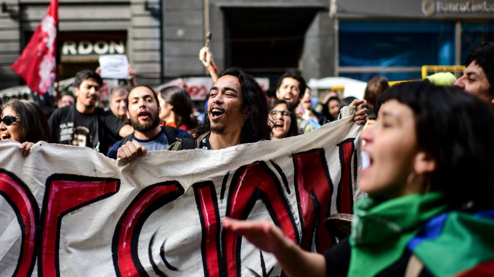 Protestas frente al consulado de Chile en Buenos Aires.