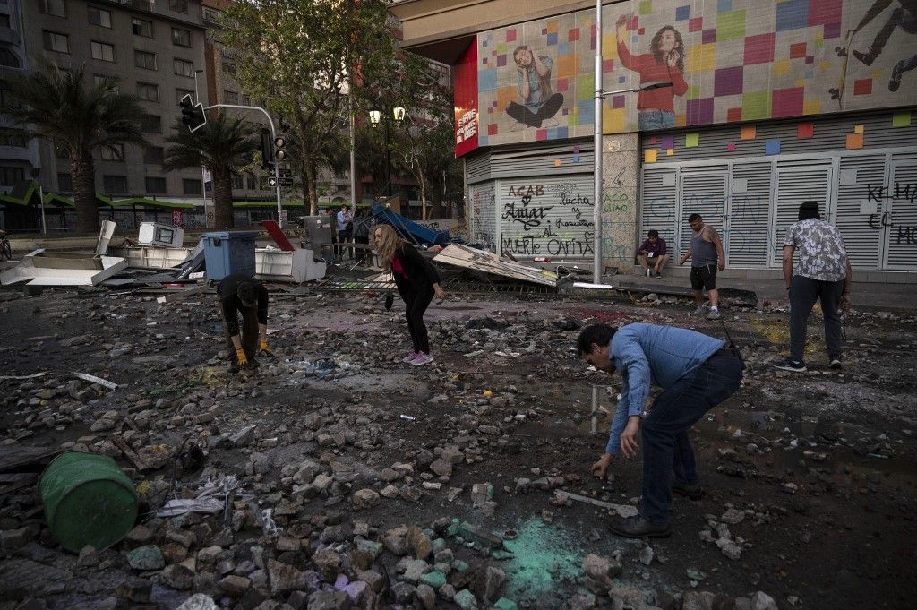 El lunes 21 de octubre continuaron las violentas protestas en las principales ciudades de Chile.