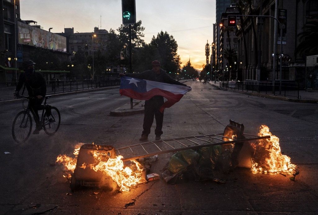 El lunes 21 de octubre continuaron las violentas protestas en las principales ciudades de Chile.