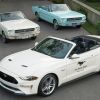 El Ford Mustang 10 millones de 2018, junto al ejemplar número 1 y al primero vendido en la historia del modelo.
