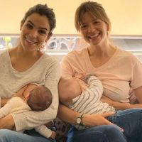 Marcela Kloosterboer y Agustina Cherri amamantando