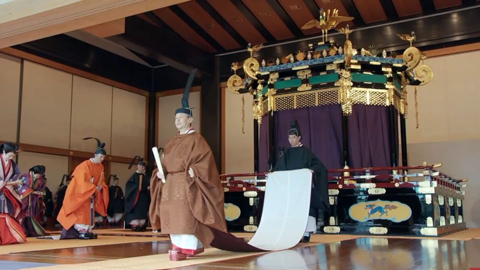 El emperador Naruhito de Japón proclamó este martes su entronización durante una suntuosa ceremonia en el palacio imperial del Tokio en presencia de 2.000 invitados, entre ellos jefes de Estado y dignatarios de unos 180 países.