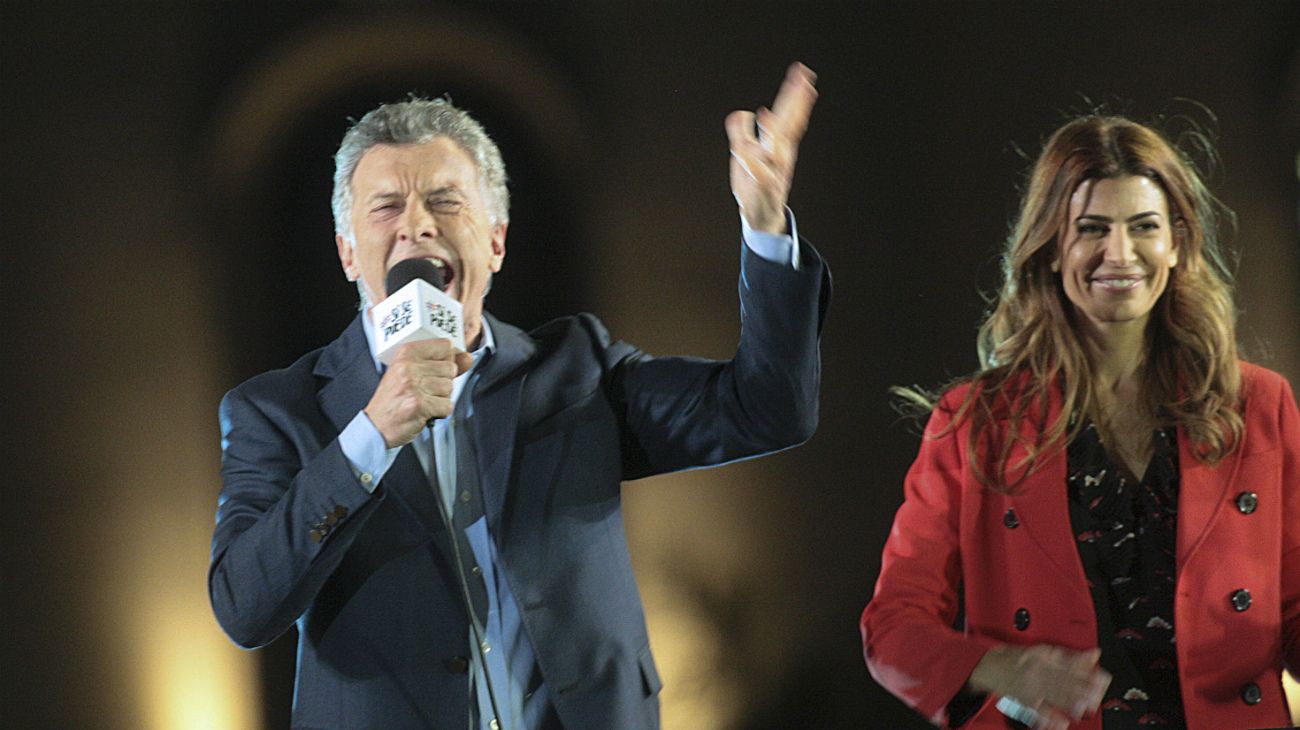 El presidente Mauricio Macri cerró este 24 de octubre la campaña por su reelección en una nueva marcha del "Sí, se puede" en la ciudad de Córdoba, acompañado por Miguel Ángel Pichetto.