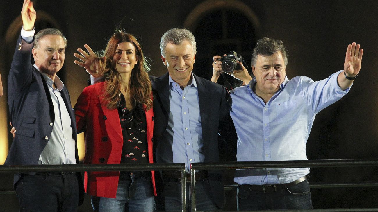 El presidente Mauricio Macri cerró este 24 de octubre la campaña por su reelección en una nueva marcha del "Sí, se puede" en la ciudad de Córdoba, acompañado por Miguel Ángel Pichetto.