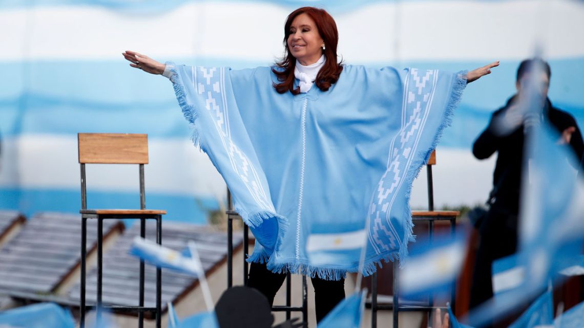 Vice presidential candidate Cristina Fernández de Kirchner waves to supporters upon her arrival to Frente de Todos closing campaign rally.