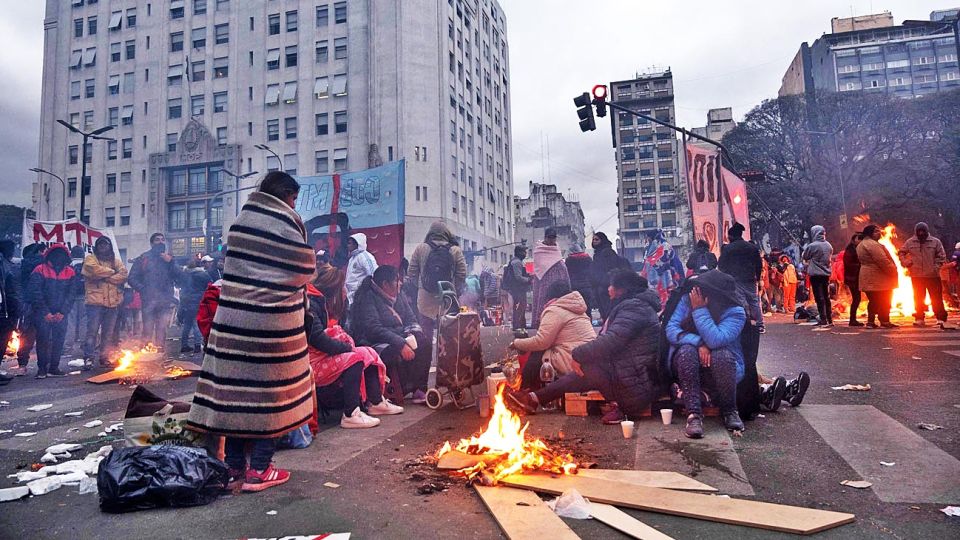 Acampe. La escalada de protestas podría terminar otra vez en la 9 de Julio. Denuncian que reparten menos alimentos.