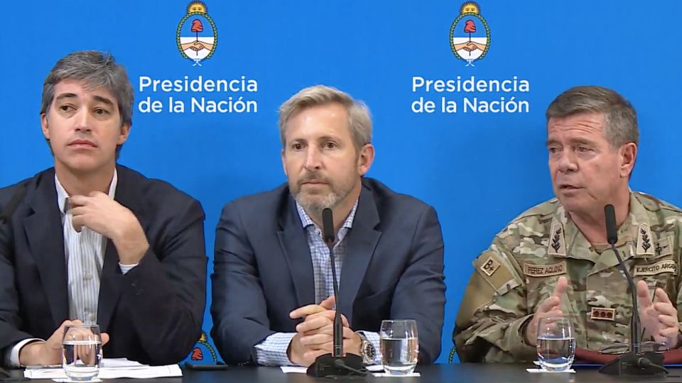 Rogelio Frigerio y Adrián Pérez, en conferencia de prensa.