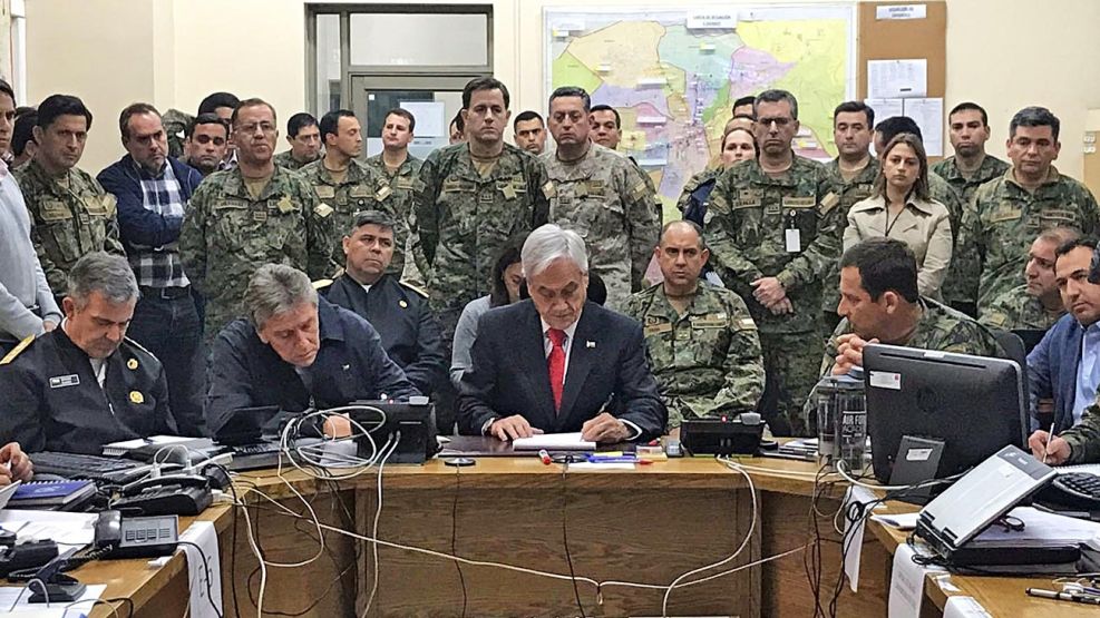 20192610_piñera_militares_sitio_cedoc_g.jpg