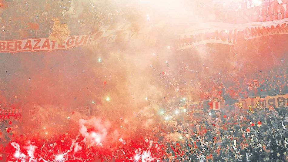 20191027_river_festejo_humo_fotobaires_g.jpg