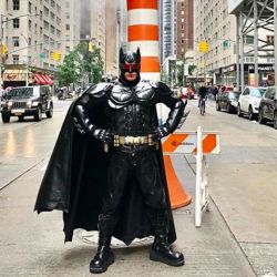 Desde Nueva York. El personaje que hace de Batman habló de las elecciones. | Foto:Cedoc.