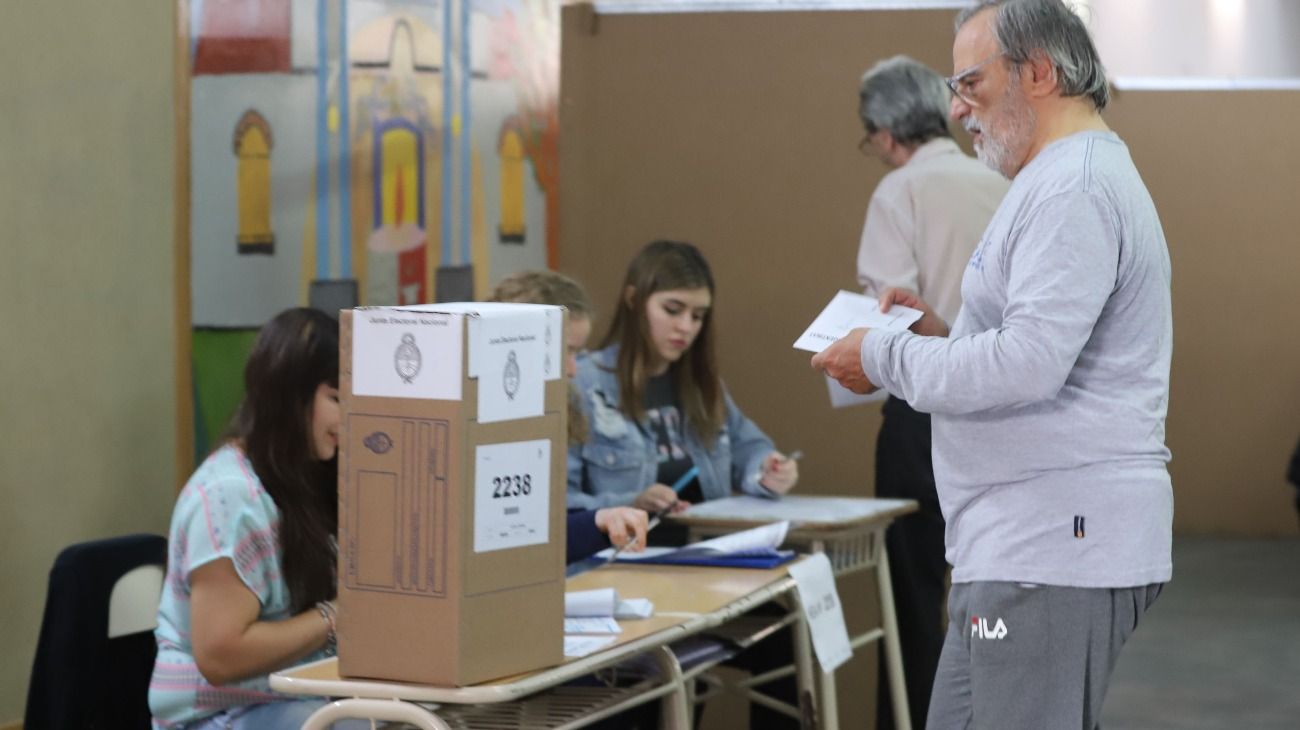 Los votantes comenzaron a llegar a partir de la apertura de mesas, a las 8 de la mañana. 