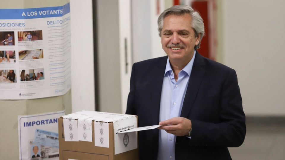 El candidato a presidente por el Frente de Todos, Alberto Fernández, salió al cruce de los dichos de Marcos Peña sobre los tiempos de espera del escrutinio.