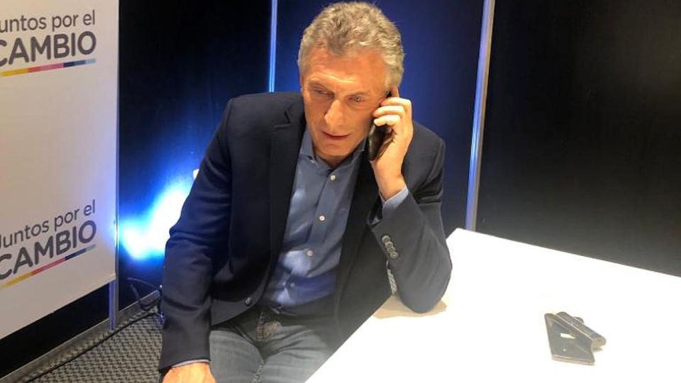 Mauricio Macri se comunicó con Alberto Fernández para felicitarlo por su triunfo. Lo invitó a desayunar el lunes por la mañana.