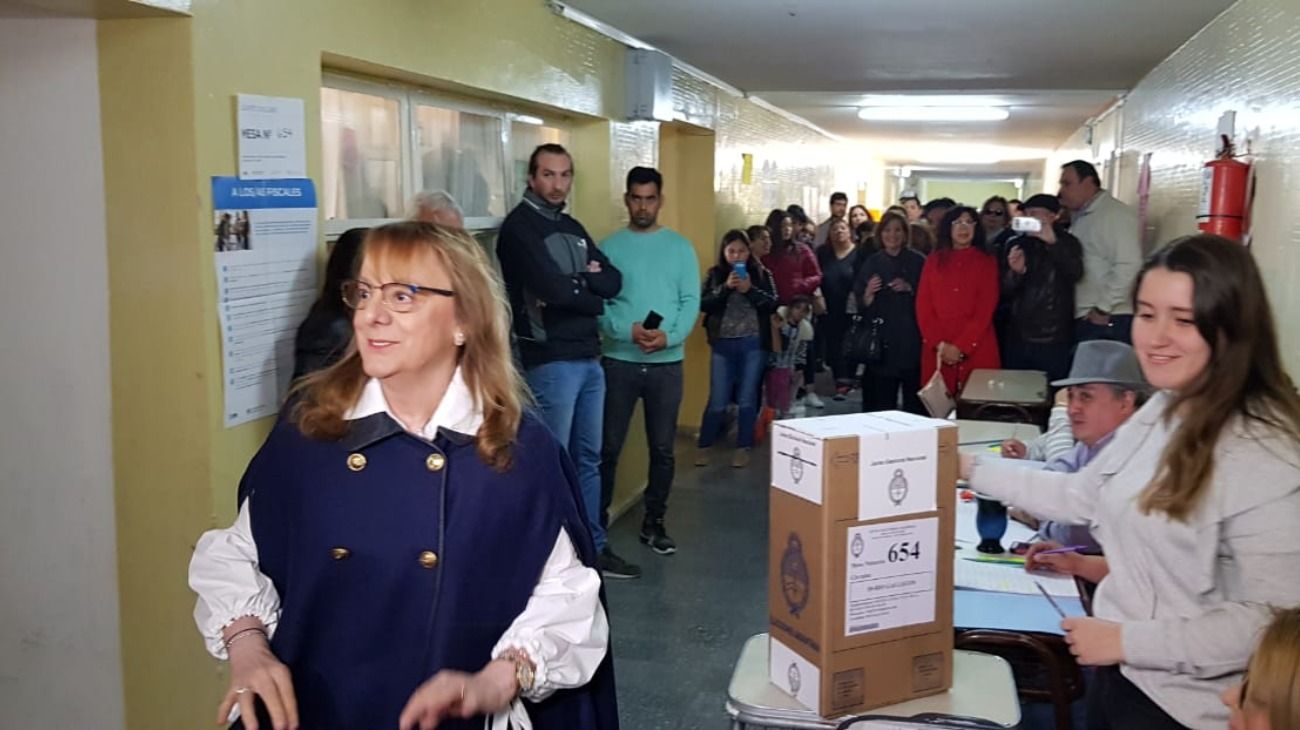 La gobernadora de Santa Cruz, Alicia Kirchner, votó en la mañana de este domingo 27 de octubre. 