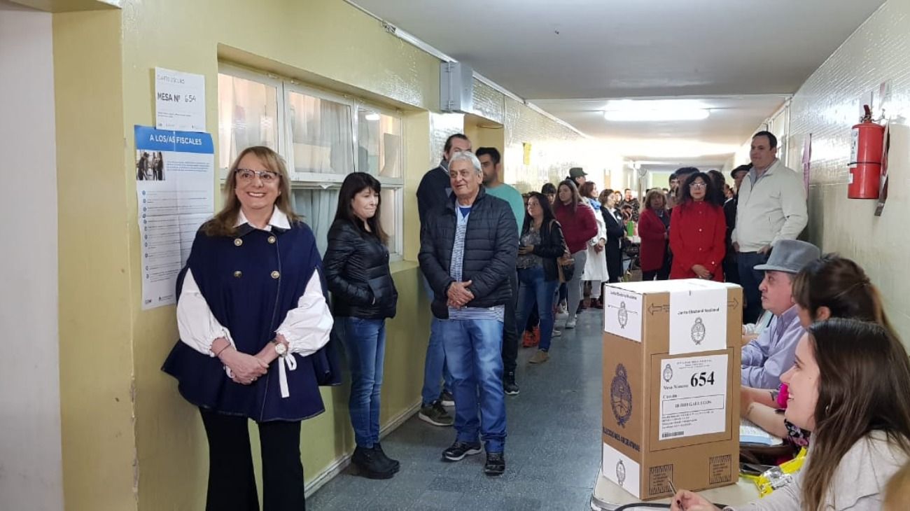 La gobernadora de Santa Cruz, Alicia Kirchner, votó en la mañana de este domingo 27 de octubre. 