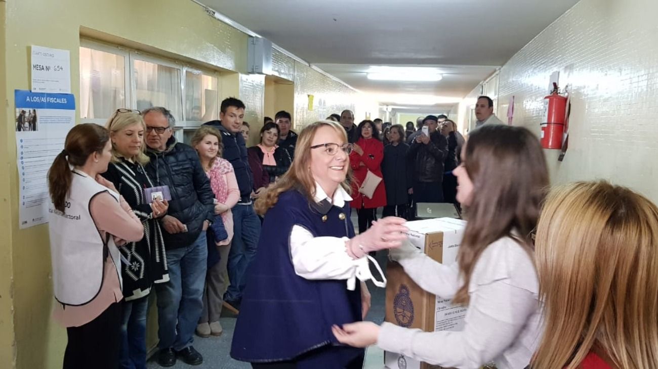 La gobernadora de Santa Cruz, Alicia Kirchner, votó en la mañana de este domingo 27 de octubre. 