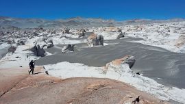 Campo de Piedra Pómez, Catamarca: como un mar congelado en piedra pómez, este paraje asombra y fascina a turistas extranjeros y locales por igual.