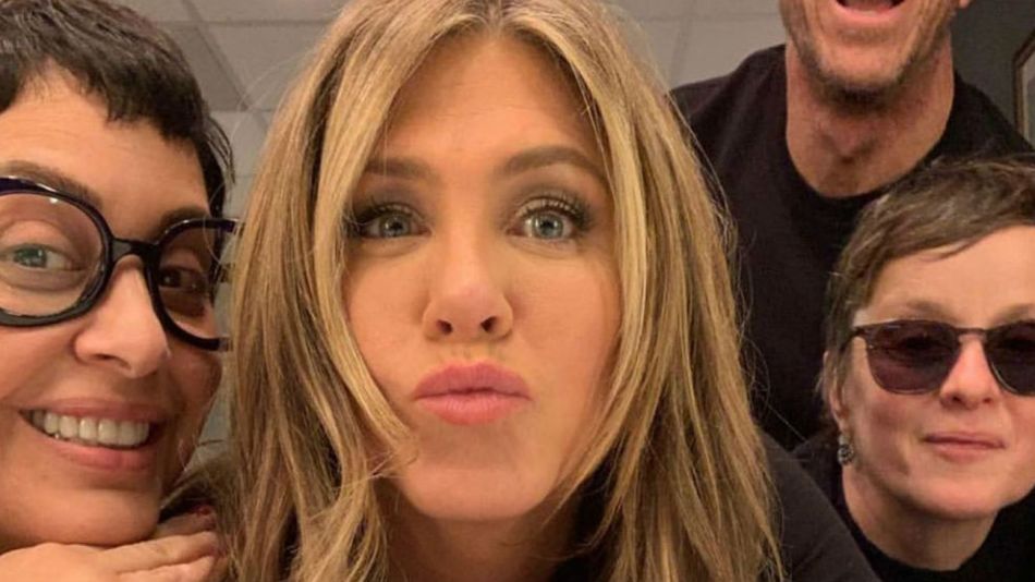 La foto viral de Jennifer Aniston a los besos con una mujer 