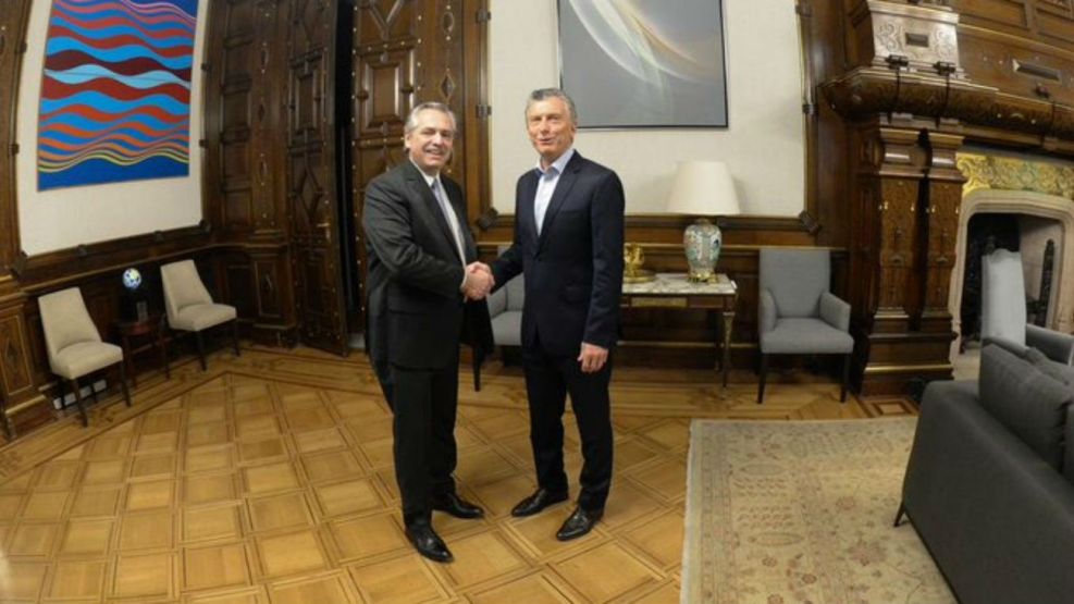La foto oficial de la reunión entre Mauricio Macri y Alberto Fernández.