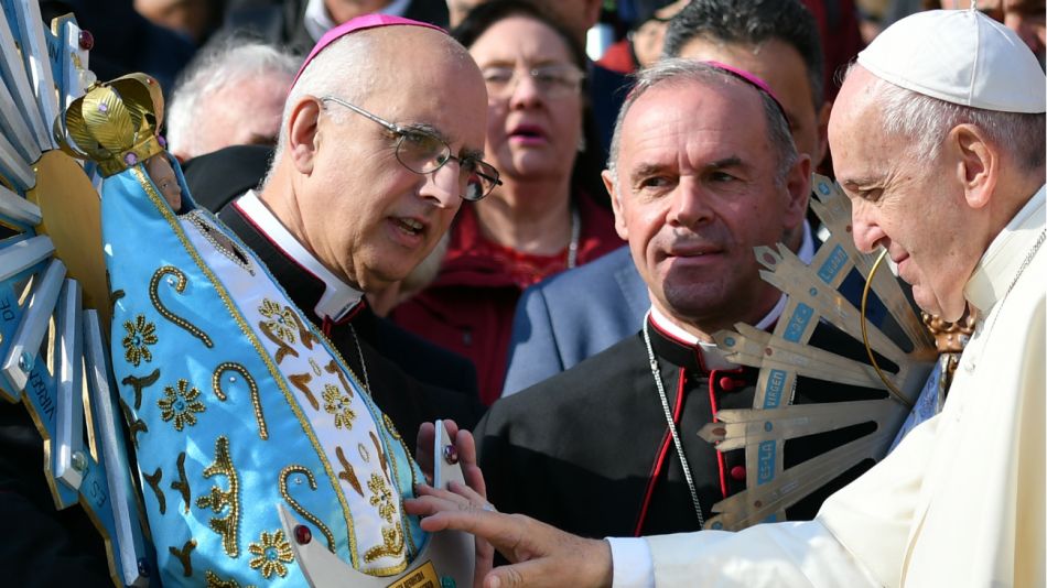 Papa bendice virgen de Luján