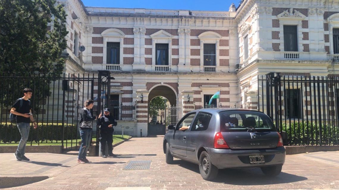 Kicimóvil entrando a Casa de Gobierno bonaerense | Foto:Cedoc