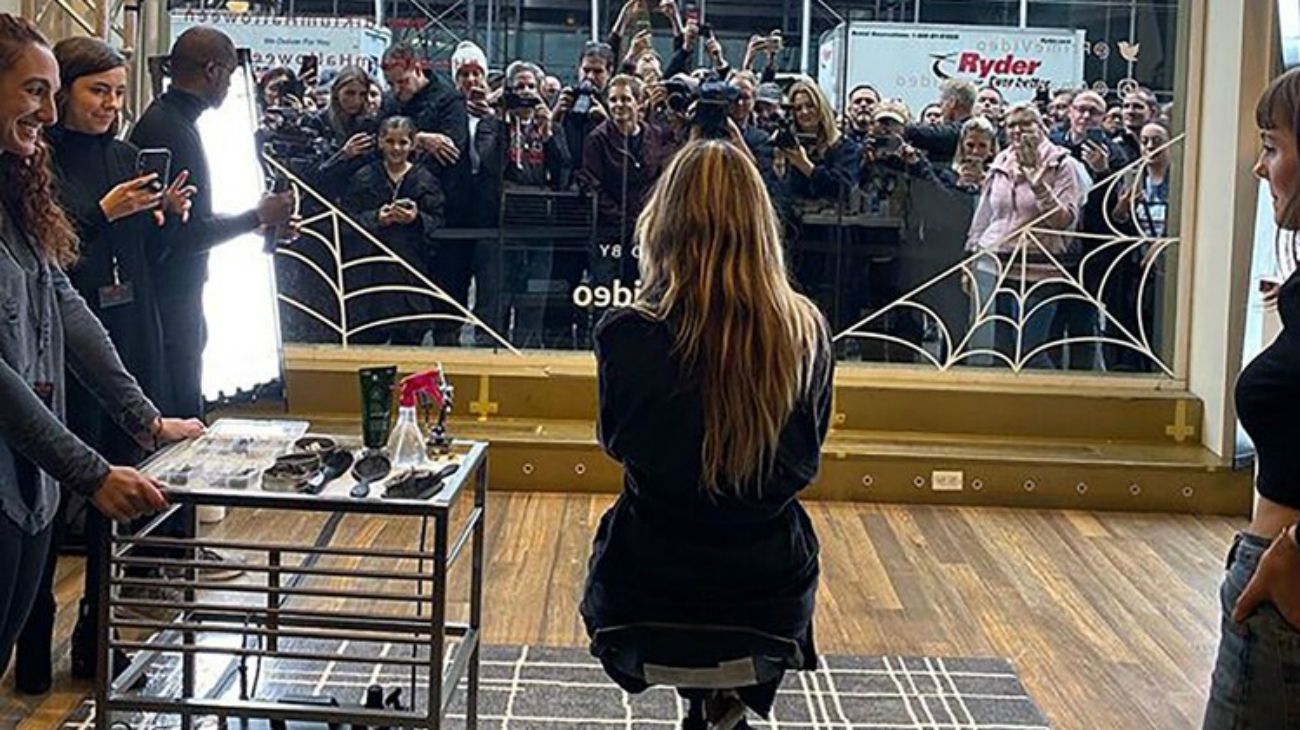 Heidi se maquilló frente a sus fans