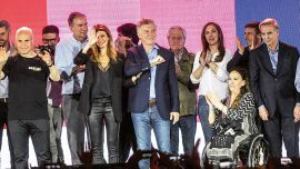 Mauricio Macri junto Juliana Awada, a María Eugenia Vidal, Larreta, Michetti y equipo.