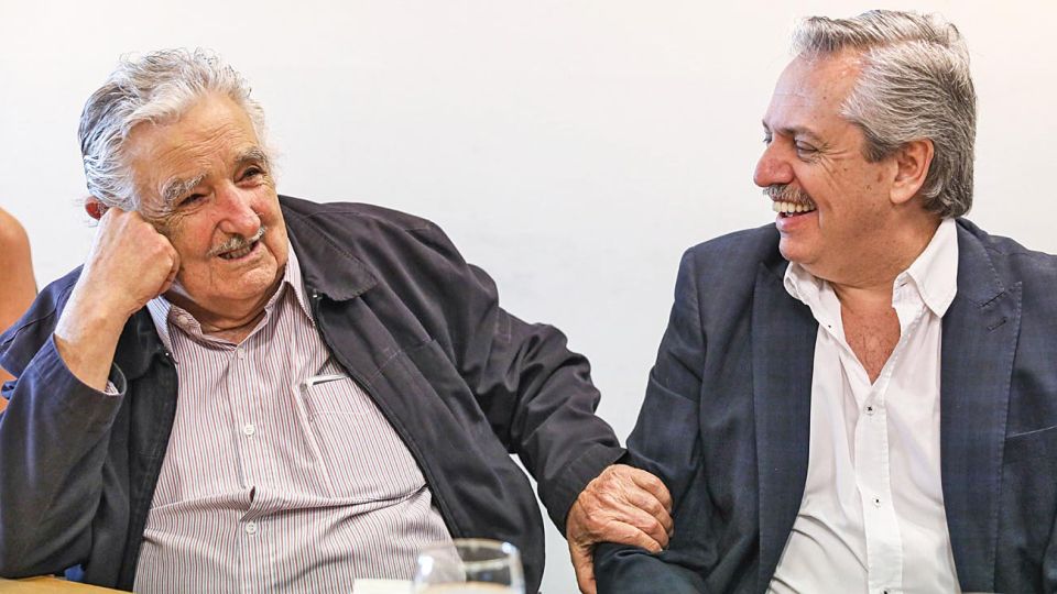 Activo. Antes de partir al exterior, se volvió a mostrar con José “Pepe” Mujica en el Conurbano. También almorzó con Sergio Palazzo, secretario general de la Bancaria.