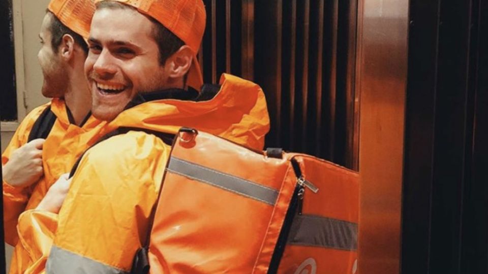 Gastón Soffritti se disfrazó de "delivery boy" y le llovieron las críticas