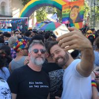 Luis Novaresio y su novio se divirtieron en la Marcha del Orgullo