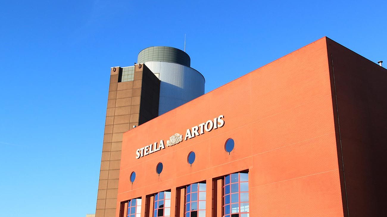 La planta de Stella Artois se encuentra en la ciudad de Leuven, Bélgica.