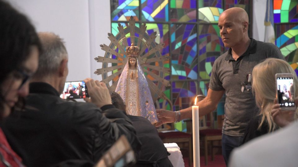Este lunes 4 de noviembre, la imagen de la Virgen de Luján que estuvo en Malvinas, y durante 37 años permaneció en Londres, regresó a la Argentina.