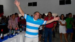 Eduardo Martí celebró su parte del premio con una gran fiesta para familiares, vecinos y amigos. 