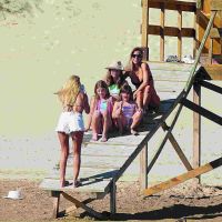 Lejos de Cubero, así fue el cumpleaños de Nicole: bici y playa con sus hijas en Punta