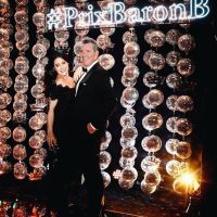 Todos los detalles de los looks vanguardistas y osados del "Gran Prix de Baron B"