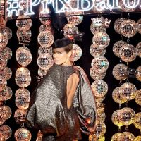 Todos los detalles de los looks vanguardistas y osados del "Gran Prix de Baron B"