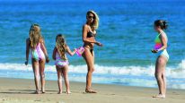 Lejos de Cubero, así fue el cumpleaños de Nicole: bici y playa con sus hijas en Punta