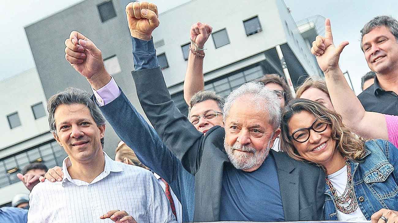 Afuera. Tras 580 días en prisión, Lula da Silva quedó en libertad por un fallo del STF sobre prisión en segunda instancia.