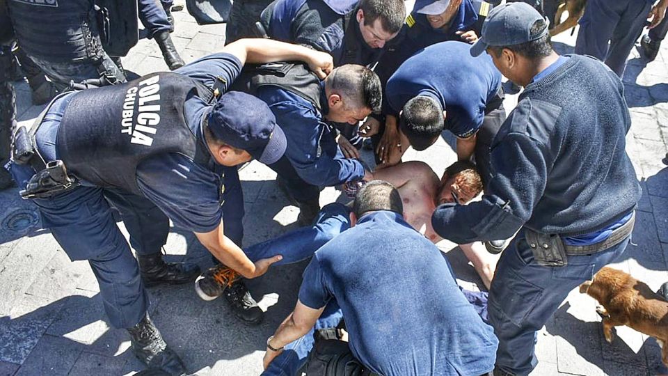 Conflicto. El jueves fue detenido el líder del principal gremio docente luego de protestas en Rawson.
