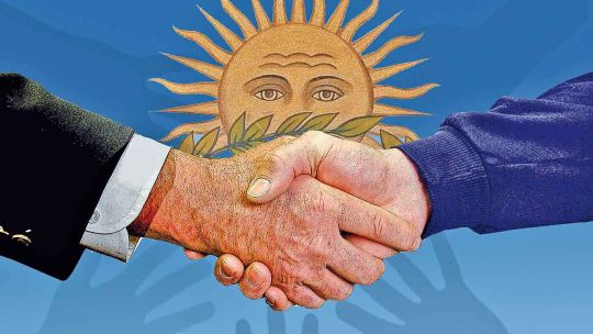 Pacto social para todos. Matías Kulfas, el economista más cercano a Alberto Fernández, acaba de publicar una reedición de su ya clásico Los tres kirchnerismos; allí plantea las prioridades del próximo gobierno, entre las que destaca la necesidad de un acuerdo general entre los actores económicos para superar la crisis.