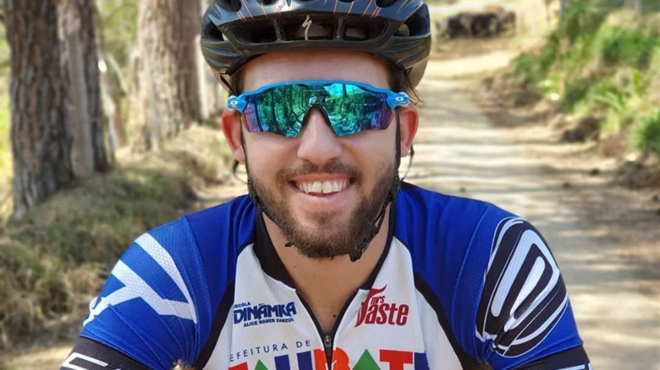 João Hoffmann comenzó a dar clases hace unos meses en la escuela donde su accionar se hizo viral.