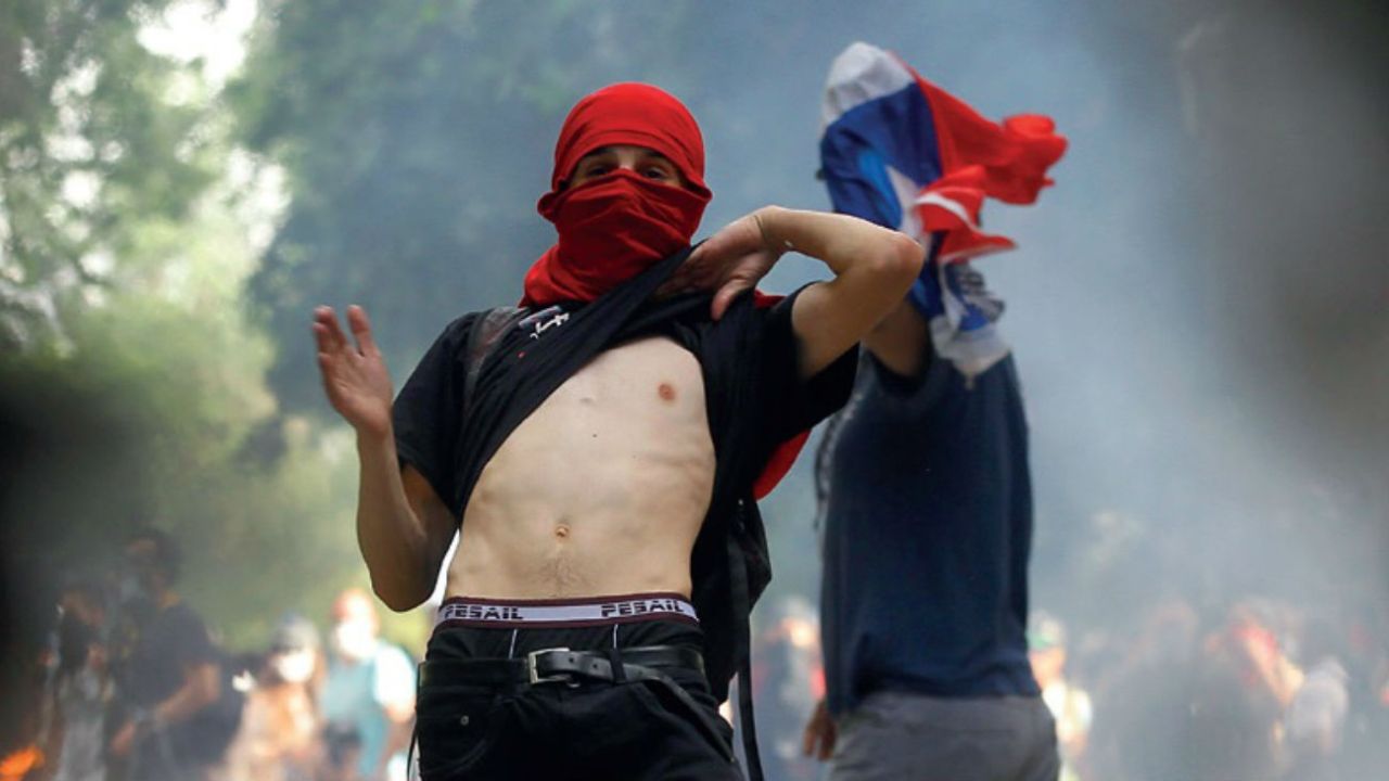 CHILE. Uno de los peores escenarios de violencia de los últimos tiempos. Un estallido inesperado. | Foto:Foto: Dragomir Yankovic / Aton Chile / Focouy.