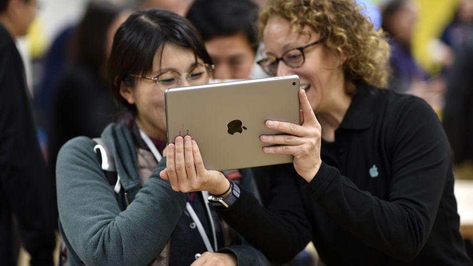 Apple Inc. Introduces New Low-Cost iPads And Education Software