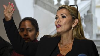 La senadora Jeanine Añez se autoproclamó presidenta de Bolivia en sesión legislativa sin quórum.