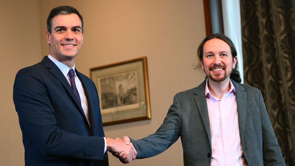 Pedro Sánchez (PSOE) y Pablo Iglesias (Podemos) se alían para sacar a España del bloqueo político.