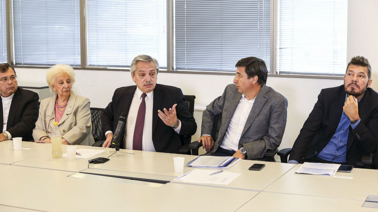 Presentes. Vanesa Herrera de Noble, Narda Lepes, Agustín Savia, Adolfo Pérez Esquivel, Sonia Alesso, Marcelo Tinelli, Roberto Baradel y Eduardo López estuvieron en la primera reunión.  