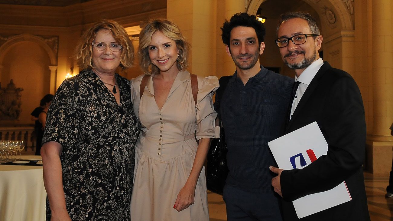 Figuras como Carla Peterson, Juan Minujín y Verónica Llinás, entre otros, dijeron presente en la Legislatura porteña para acompañar este reconocimiento articulado por el legislador Guillermo González Heredia.